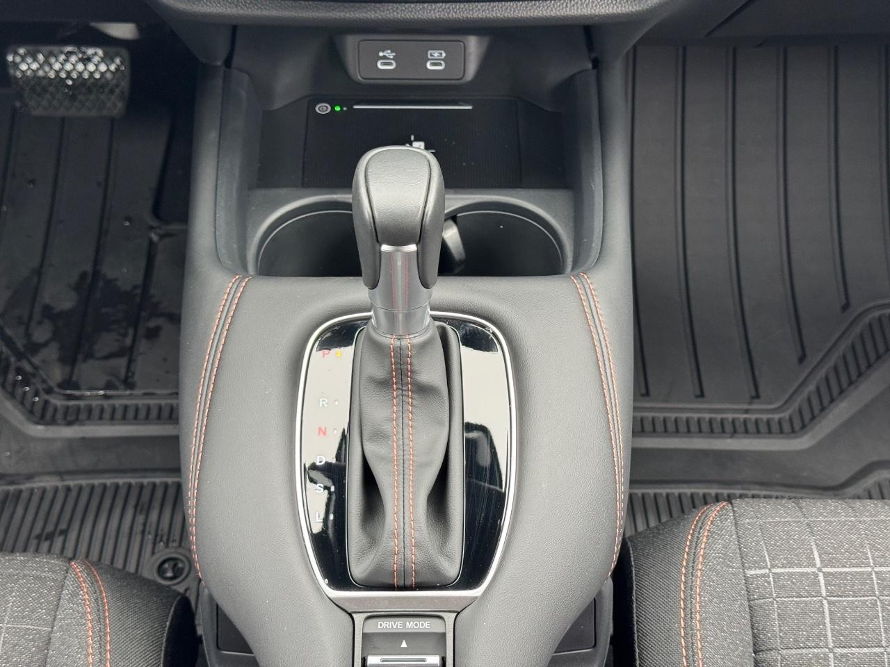 Honda HR-V Vehicle Full-screen Gallery Image 15