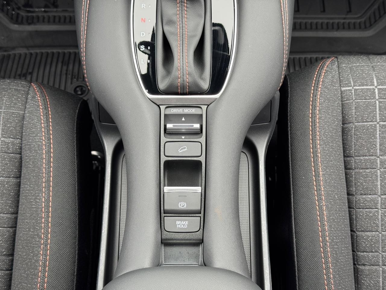 Honda HR-V Vehicle Full-screen Gallery Image 16