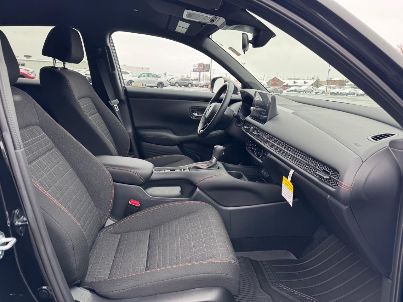 Honda HR-V Vehicle Full-screen Gallery Image 17