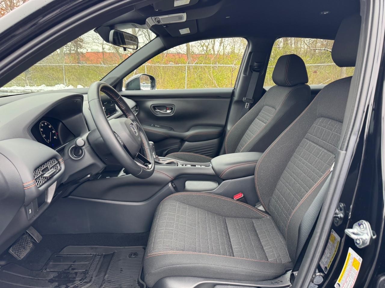 Honda HR-V Vehicle Full-screen Gallery Image 18