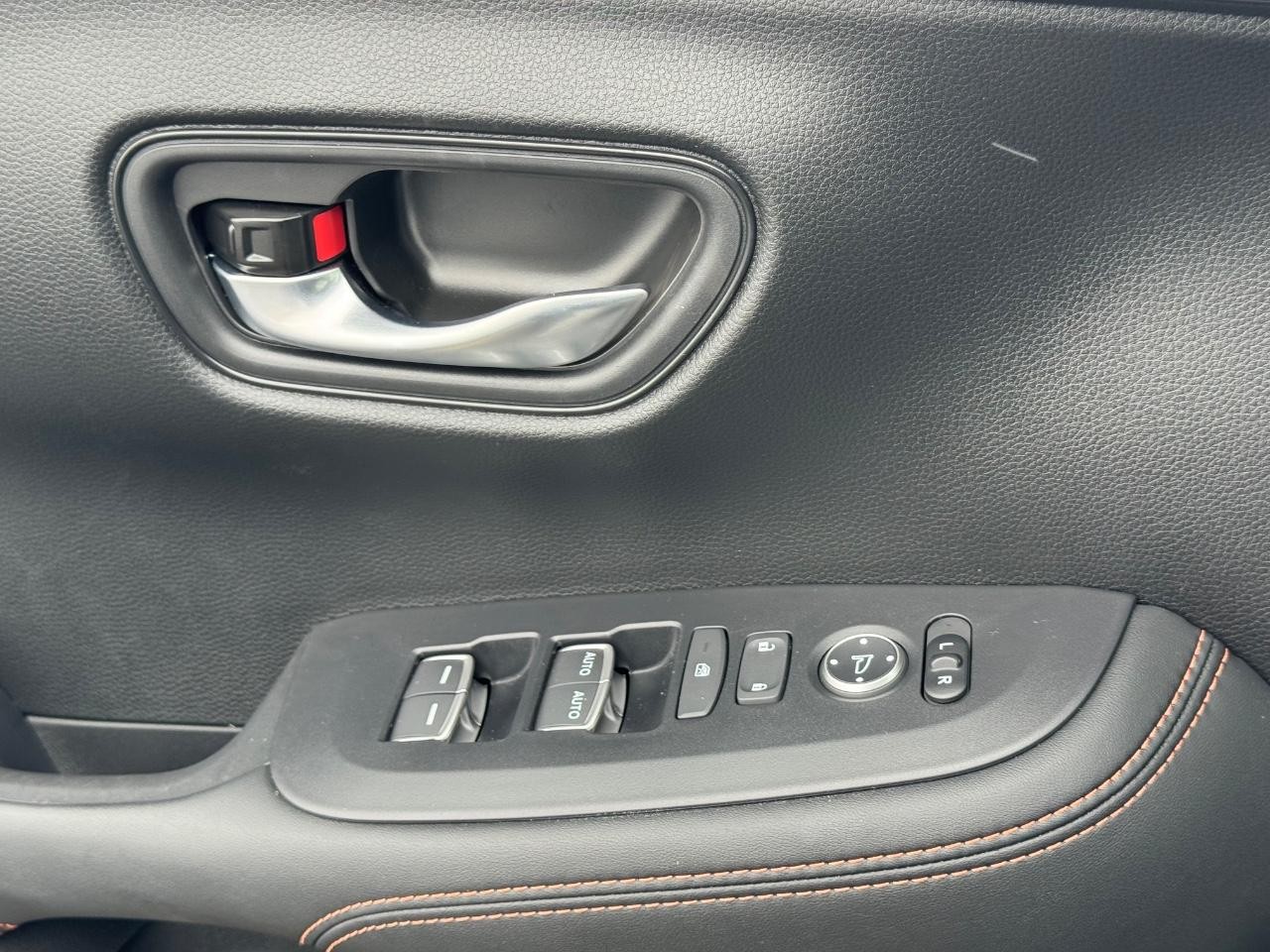 Honda HR-V Vehicle Full-screen Gallery Image 24