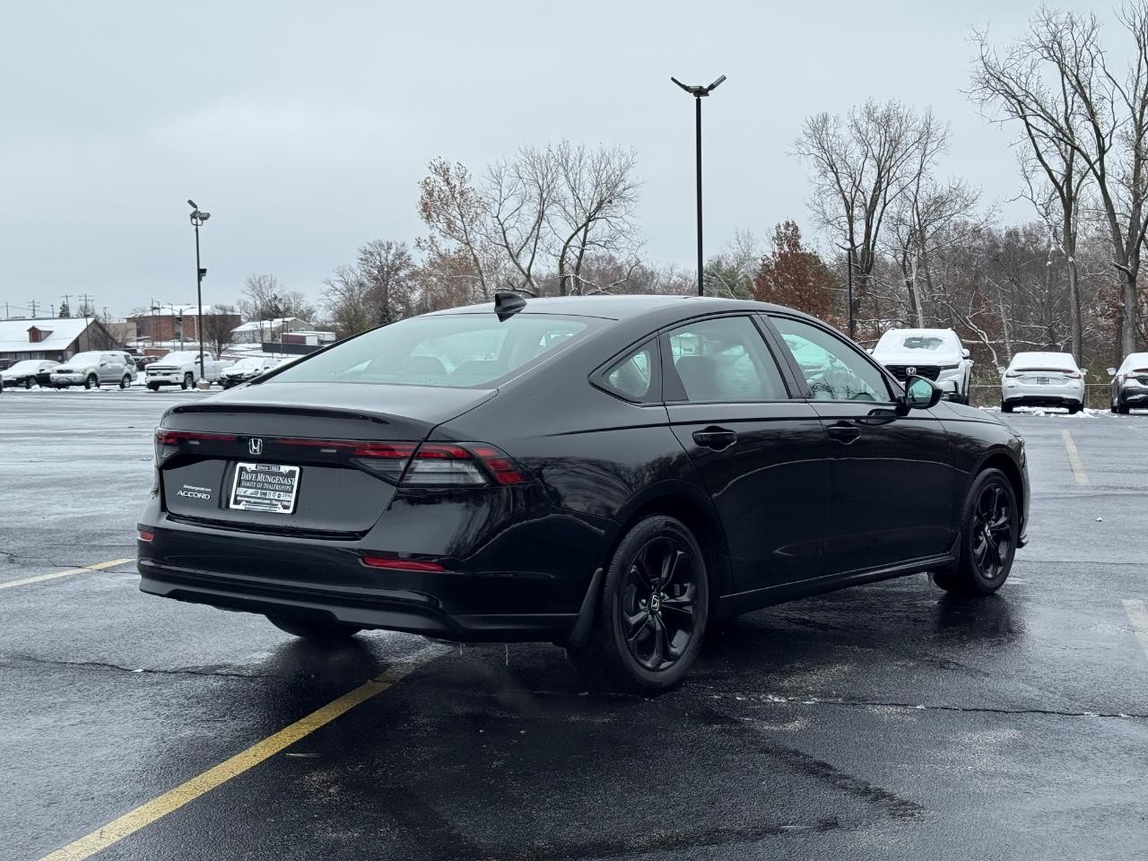 Honda Accord Sedan Vehicle Full-screen Gallery Image 03