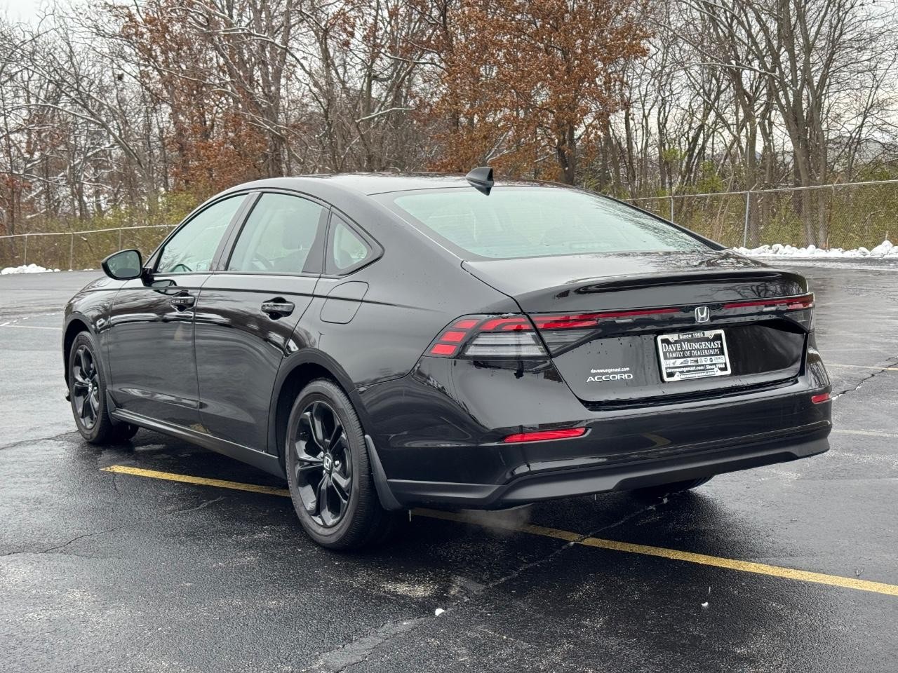 Honda Accord Sedan Vehicle Full-screen Gallery Image 06