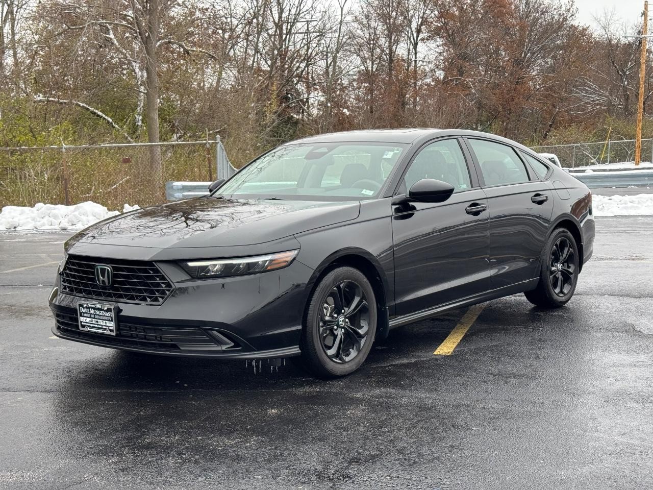 Honda Accord Sedan Vehicle Full-screen Gallery Image 08