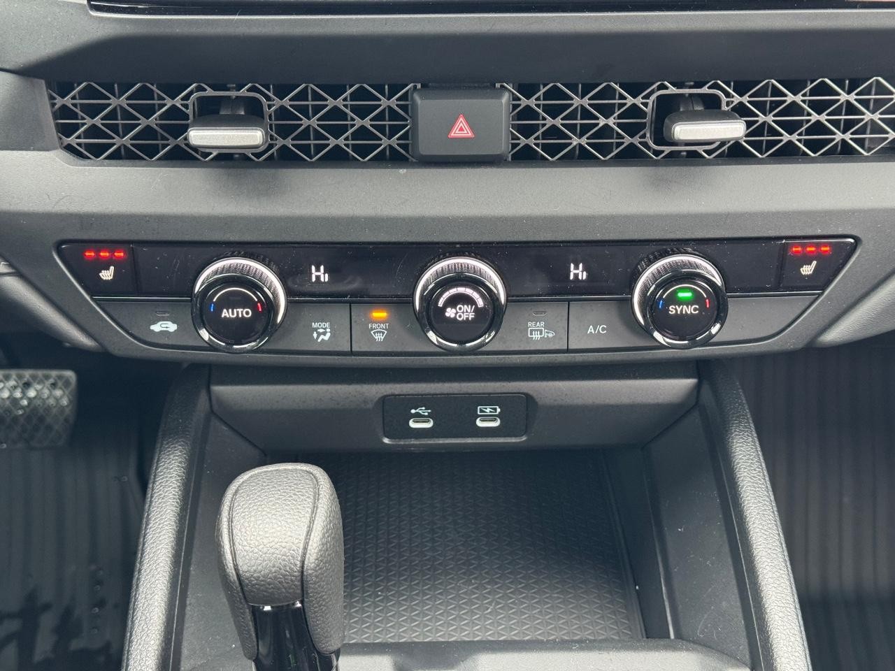 Honda Accord Sedan Vehicle Full-screen Gallery Image 14