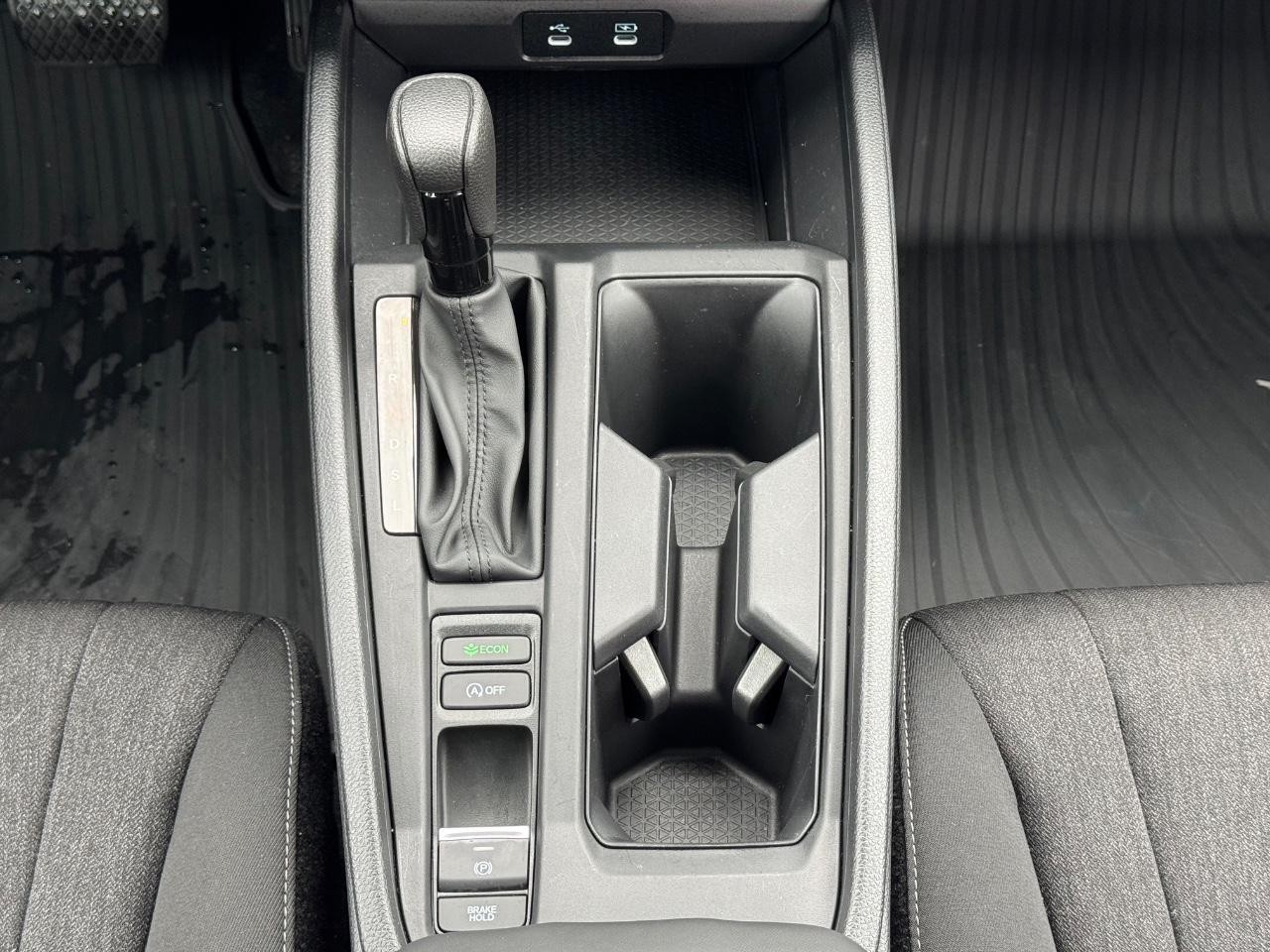 Honda Accord Sedan Vehicle Full-screen Gallery Image 15