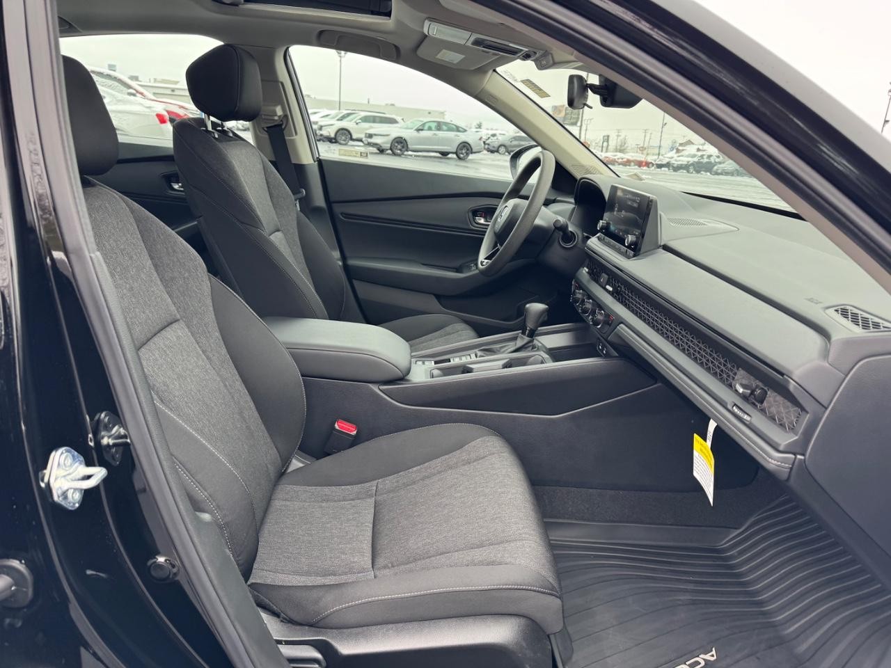 Honda Accord Sedan Vehicle Full-screen Gallery Image 17