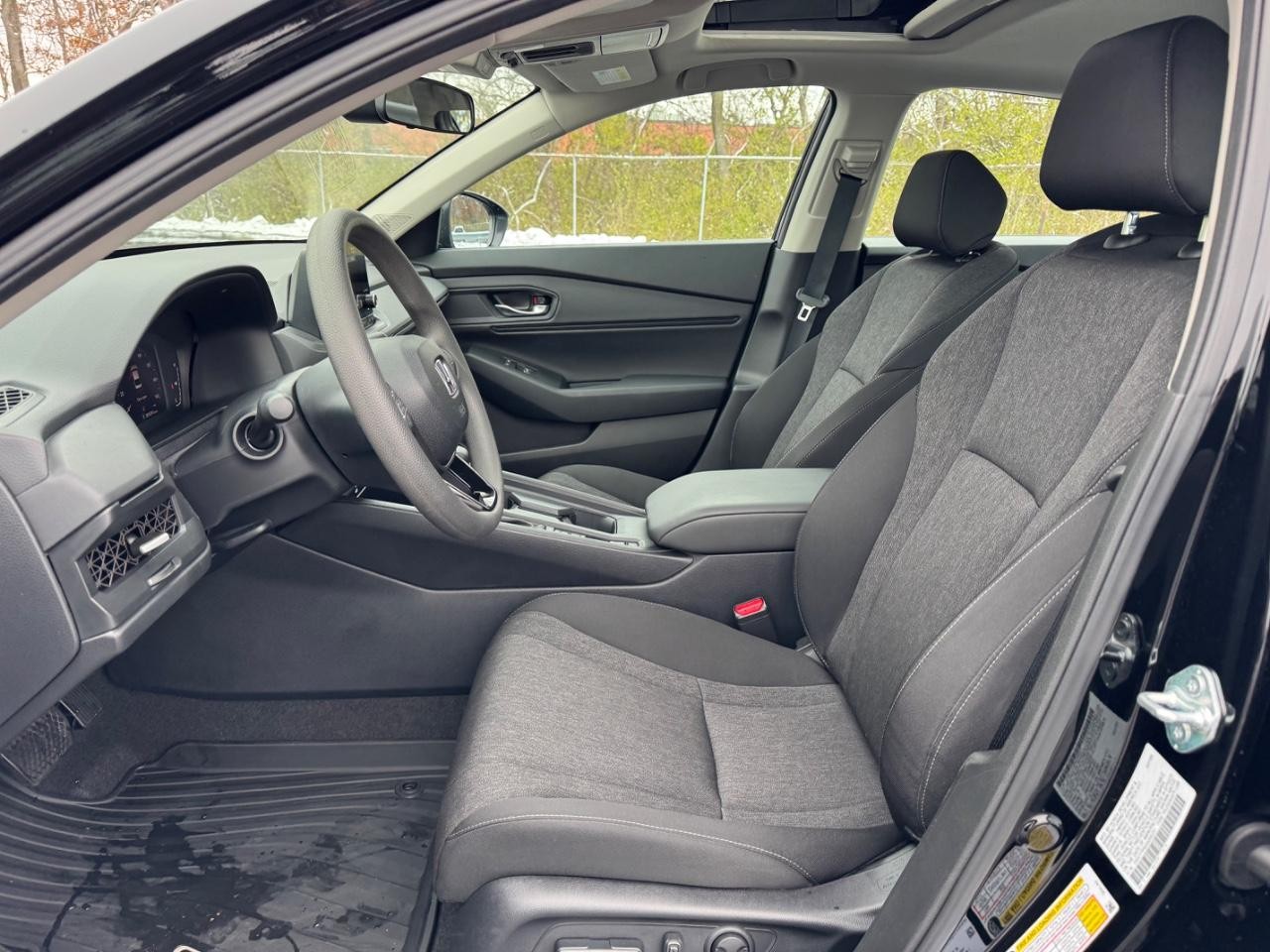 Honda Accord Sedan Vehicle Full-screen Gallery Image 18