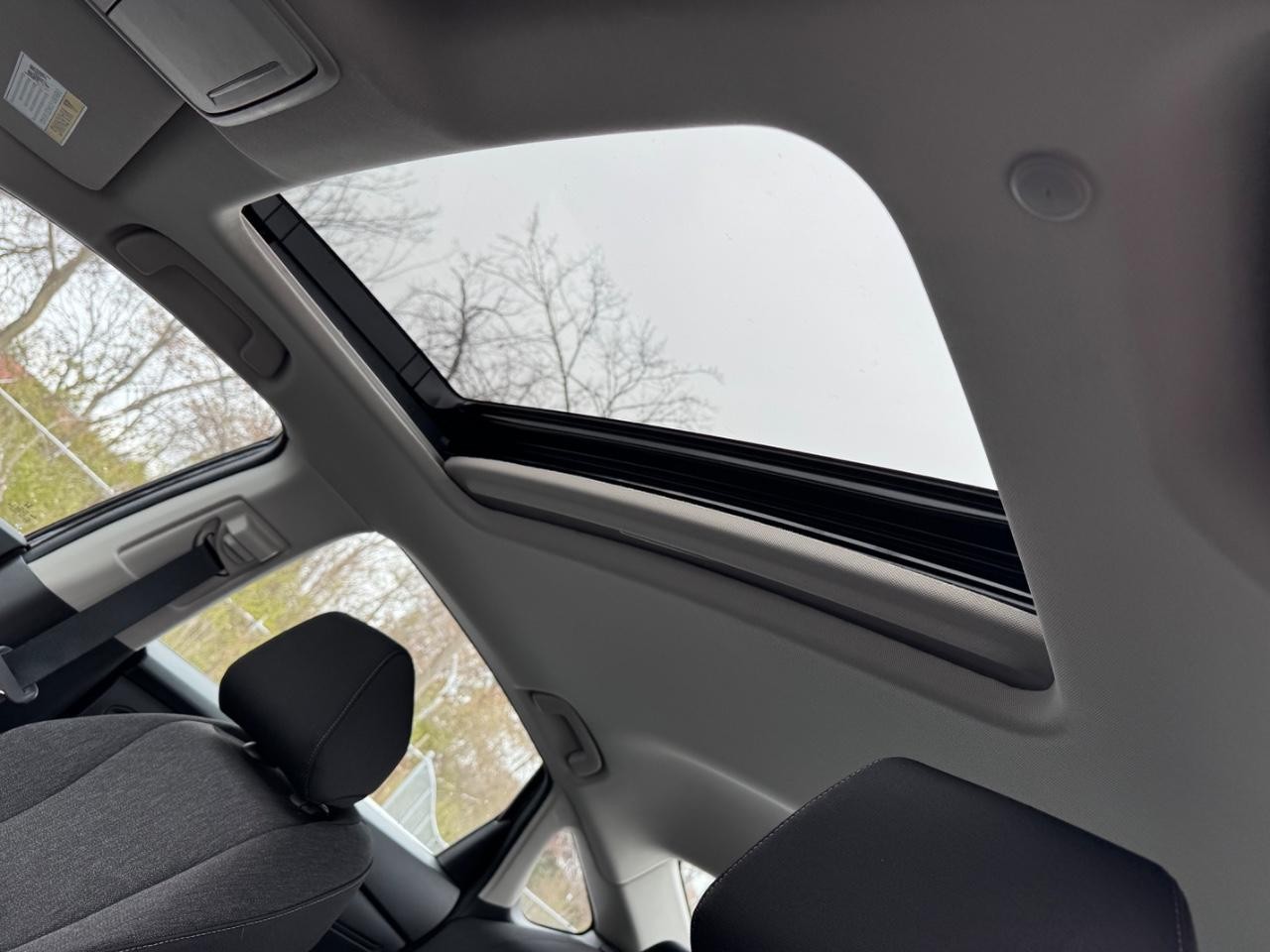 Honda Accord Sedan Vehicle Full-screen Gallery Image 19