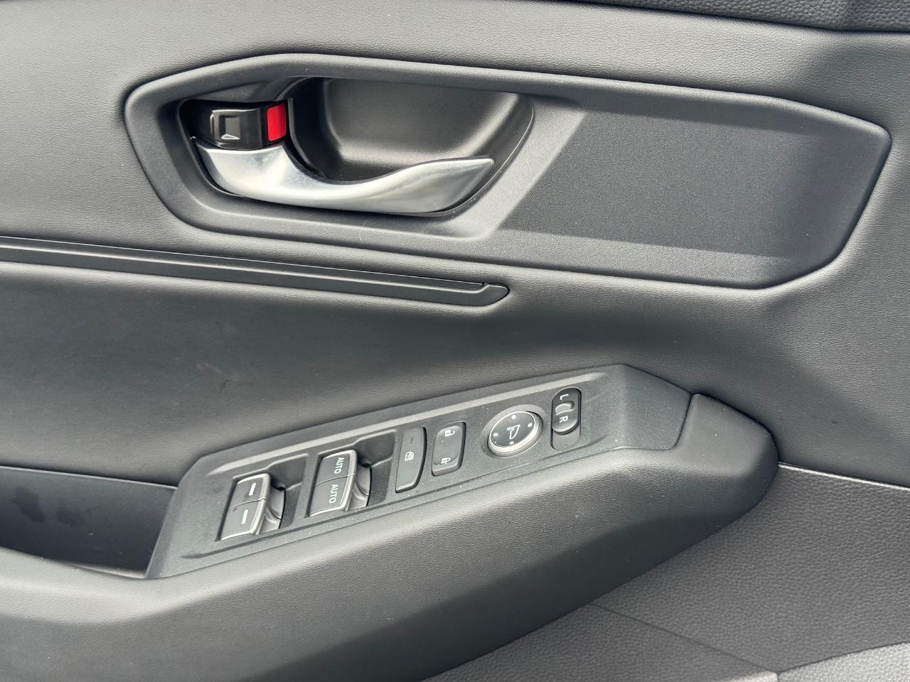 Honda Accord Sedan Vehicle Full-screen Gallery Image 24