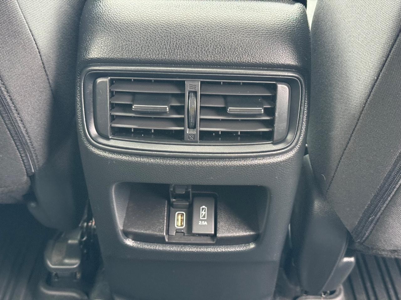 Honda CR-V Vehicle Full-screen Gallery Image 15