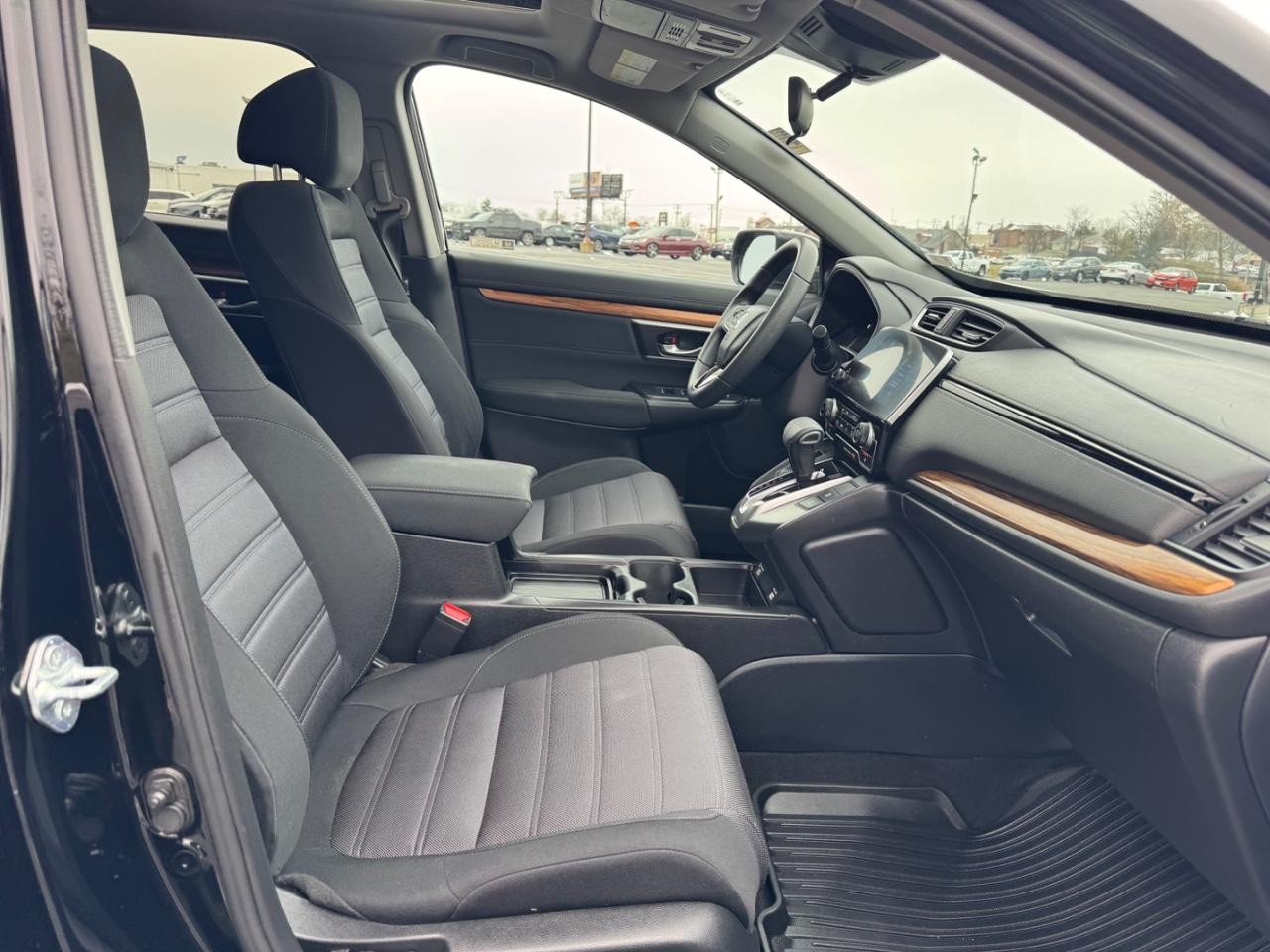 Honda CR-V Vehicle Full-screen Gallery Image 16