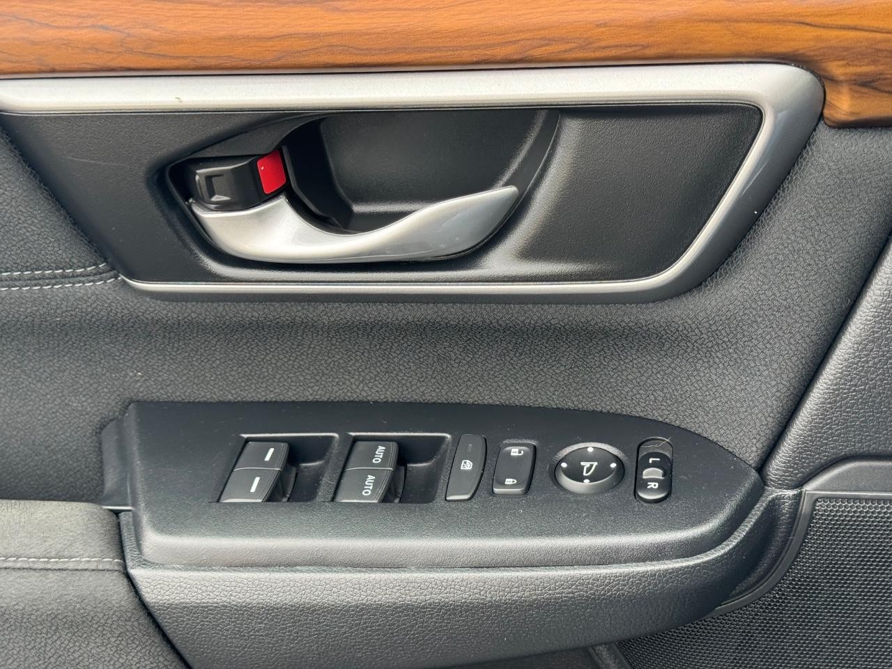 Honda CR-V Vehicle Full-screen Gallery Image 24