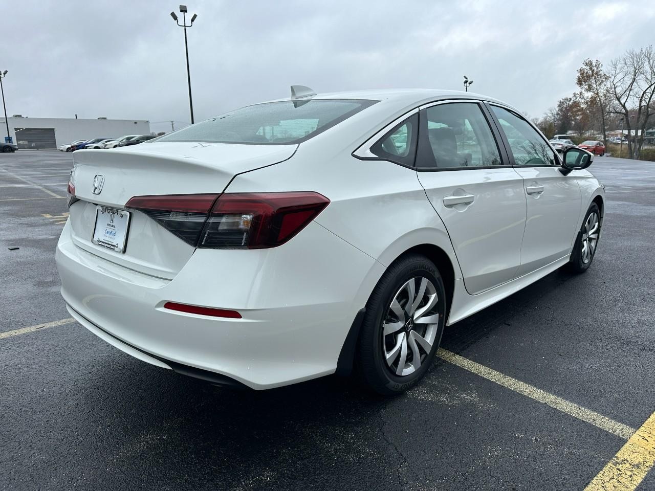 Honda Civic Sedan Vehicle Full-screen Gallery Image 03