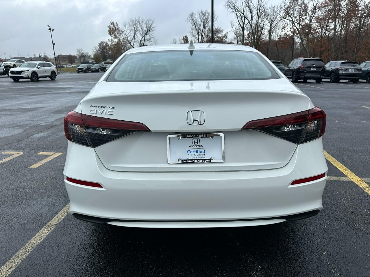 Honda Civic Sedan Vehicle Full-screen Gallery Image 04