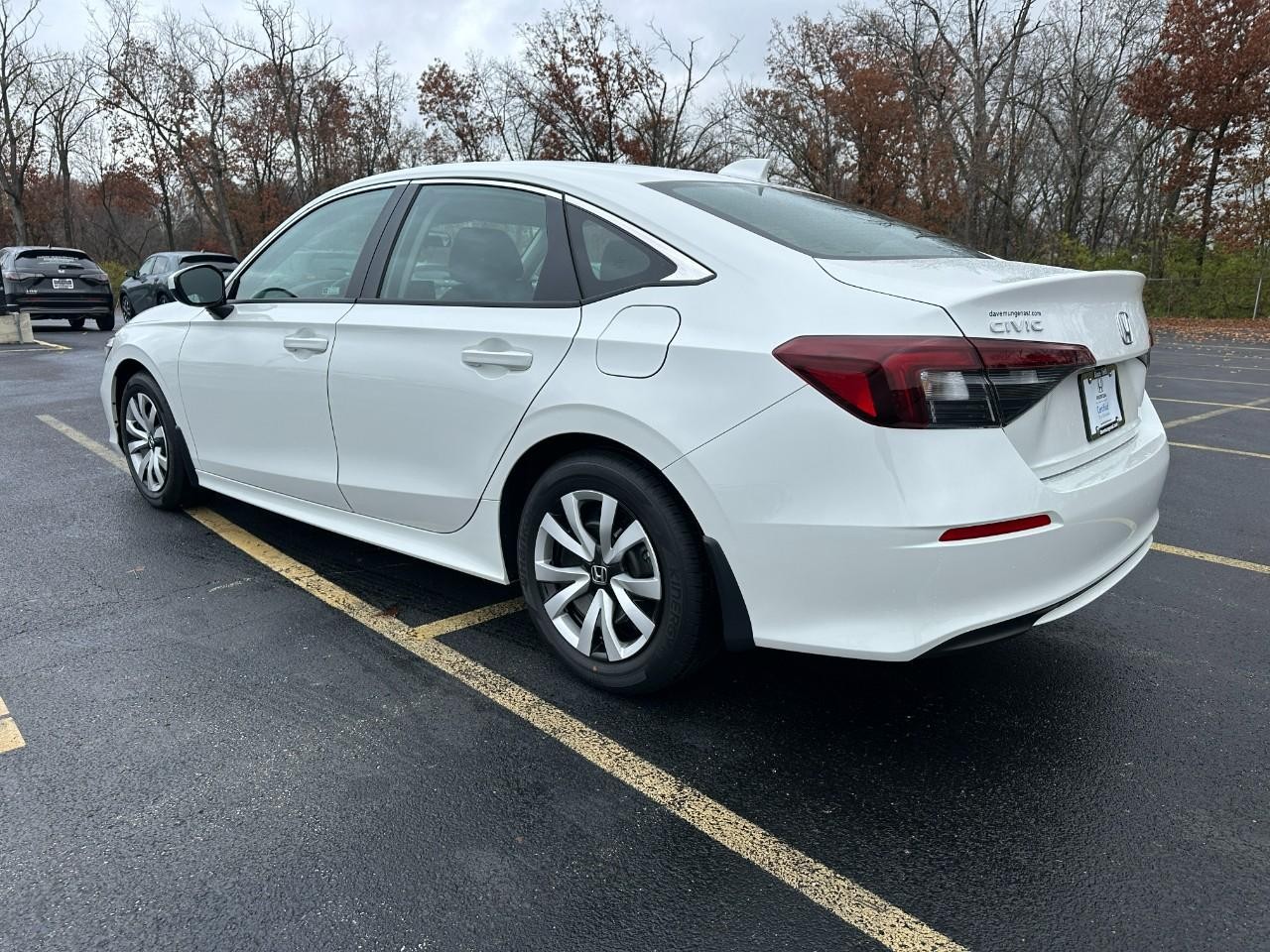 Honda Civic Sedan Vehicle Full-screen Gallery Image 05