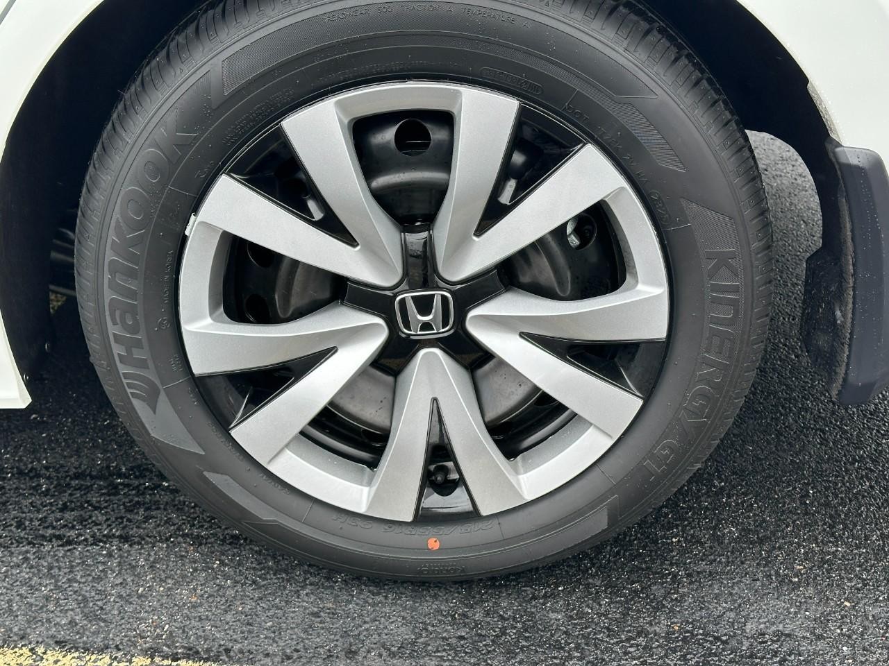 Honda Civic Sedan Vehicle Full-screen Gallery Image 06