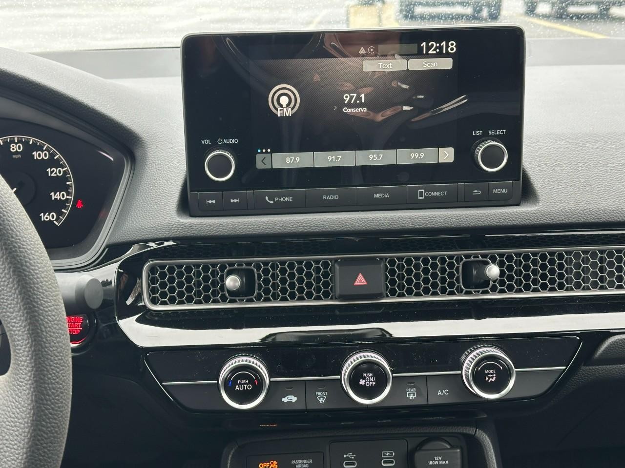 Honda Civic Sedan Vehicle Full-screen Gallery Image 12