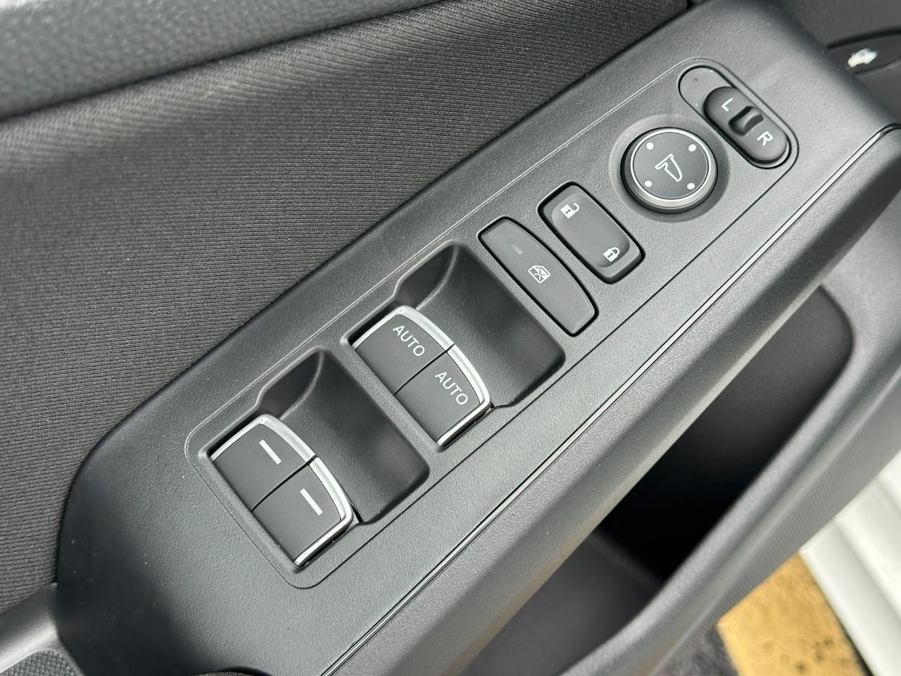 Honda Civic Sedan Vehicle Full-screen Gallery Image 15