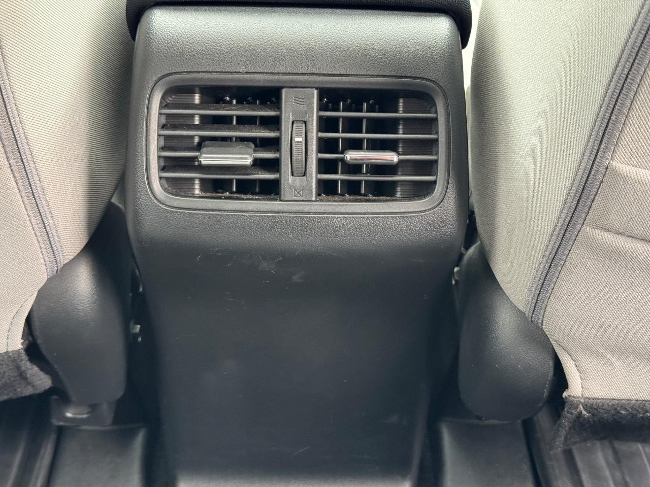 Honda CR-V Vehicle Full-screen Gallery Image 16