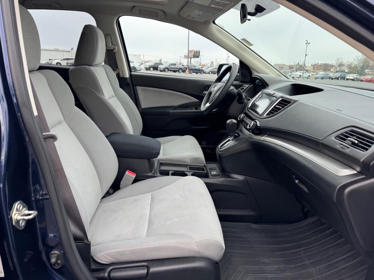 Honda CR-V Vehicle Full-screen Gallery Image 17