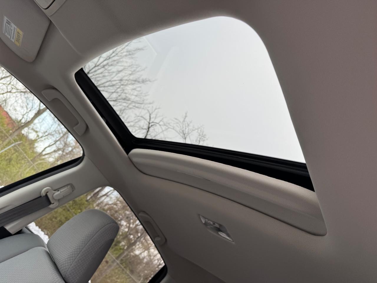 Honda CR-V Vehicle Full-screen Gallery Image 19