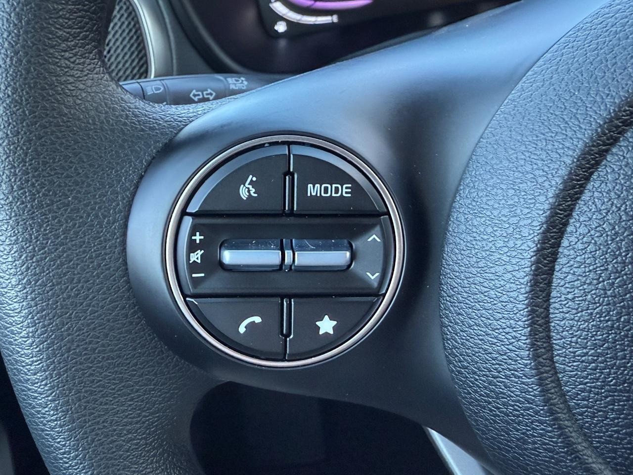 Kia Soul Vehicle Full-screen Gallery Image 16