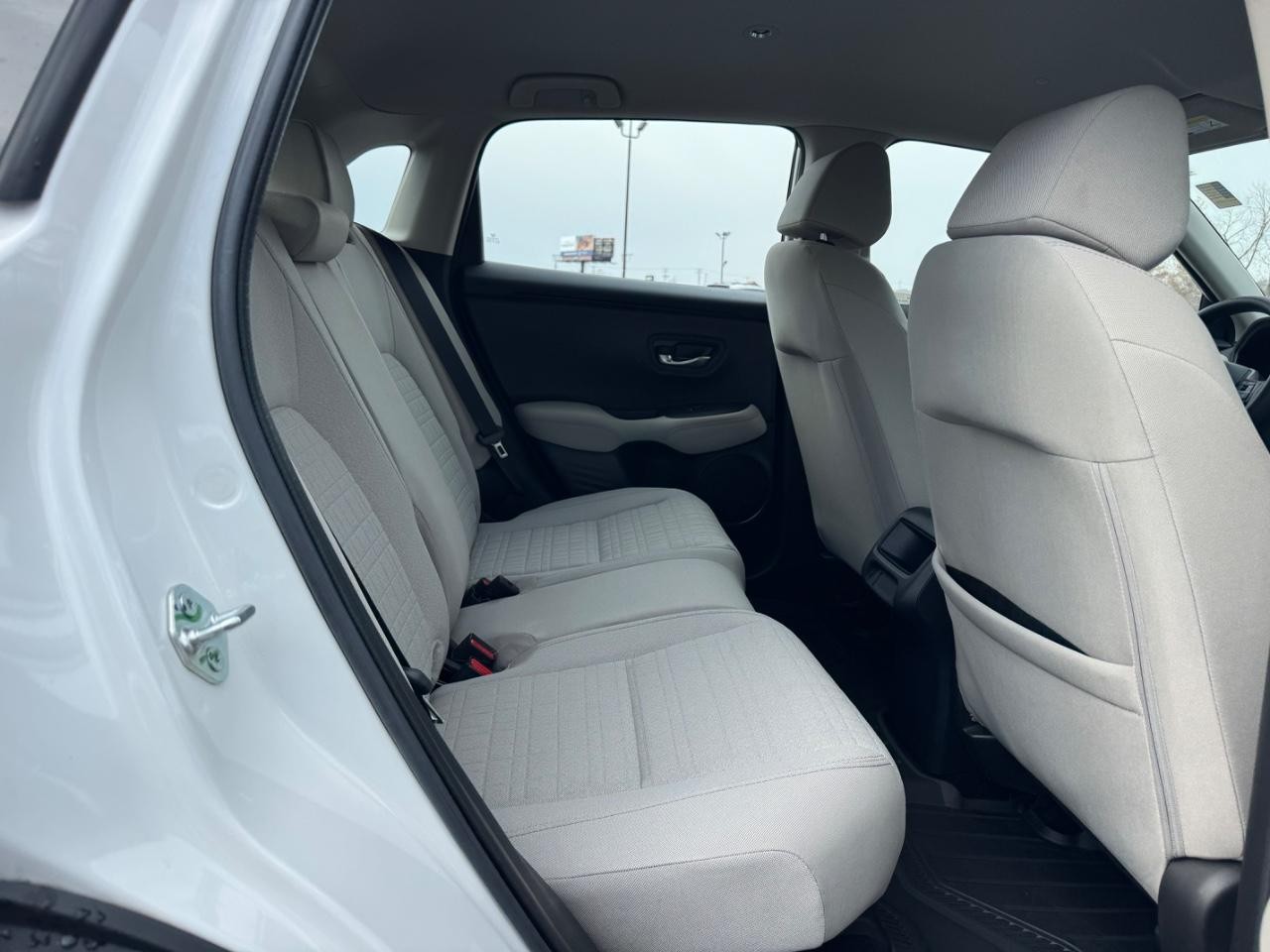 Honda HR-V Vehicle Full-screen Gallery Image 10