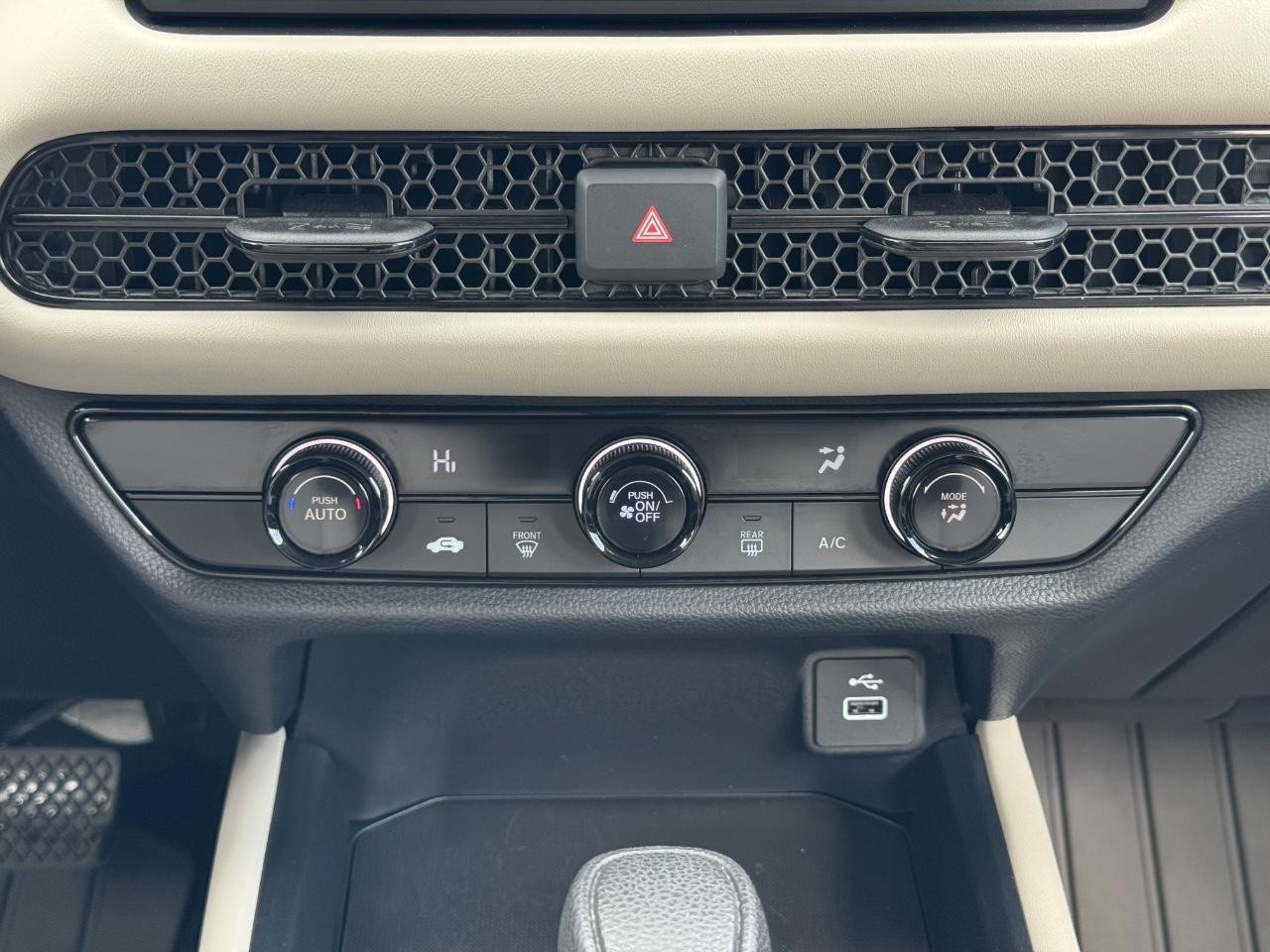 Honda HR-V Vehicle Full-screen Gallery Image 14