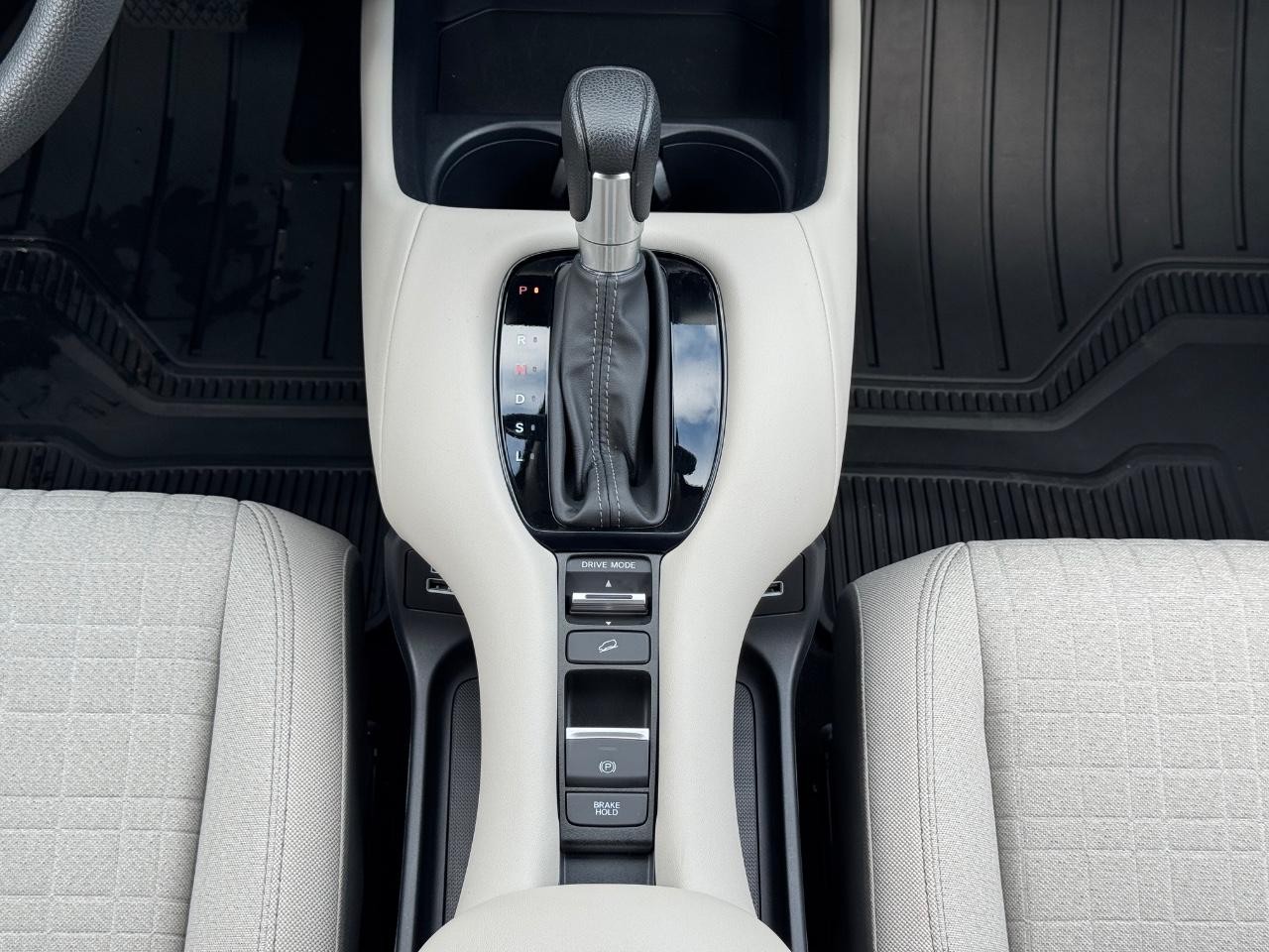 Honda HR-V Vehicle Full-screen Gallery Image 15