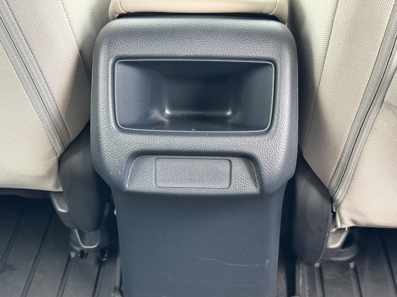 Honda HR-V Vehicle Full-screen Gallery Image 16