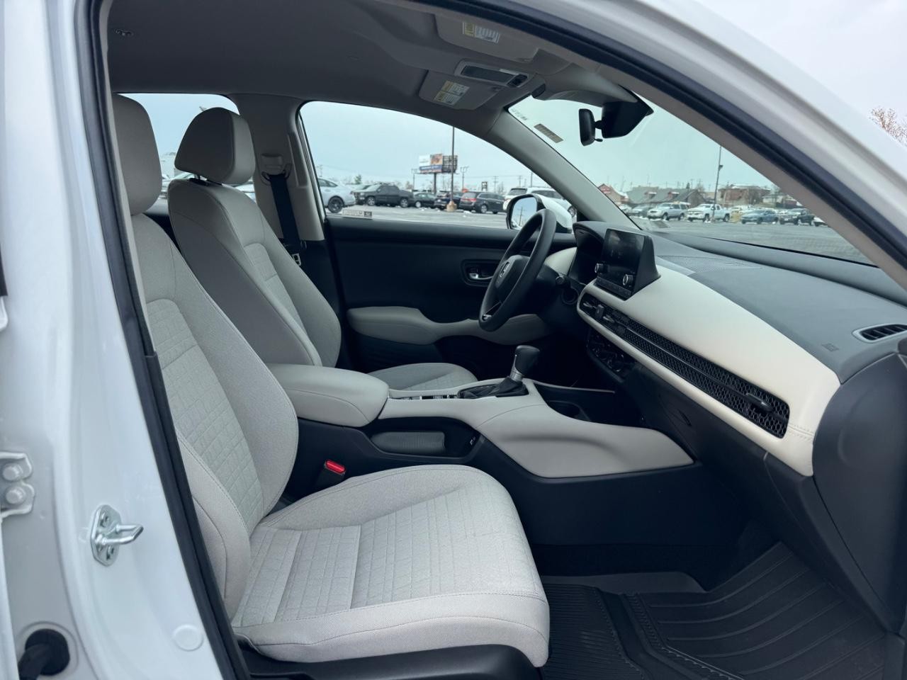 Honda HR-V Vehicle Full-screen Gallery Image 17