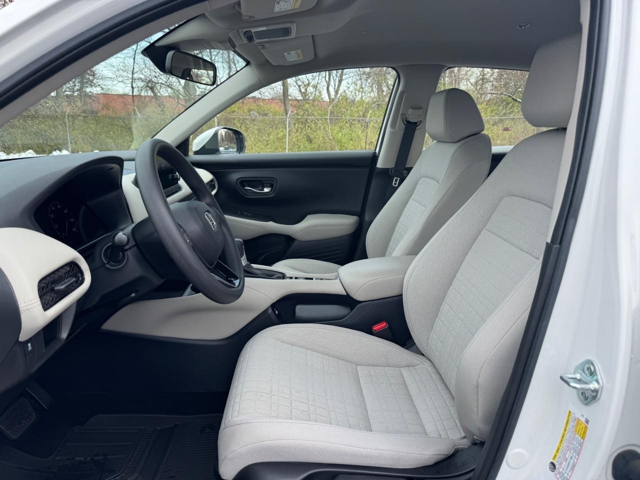 Honda HR-V Vehicle Full-screen Gallery Image 18