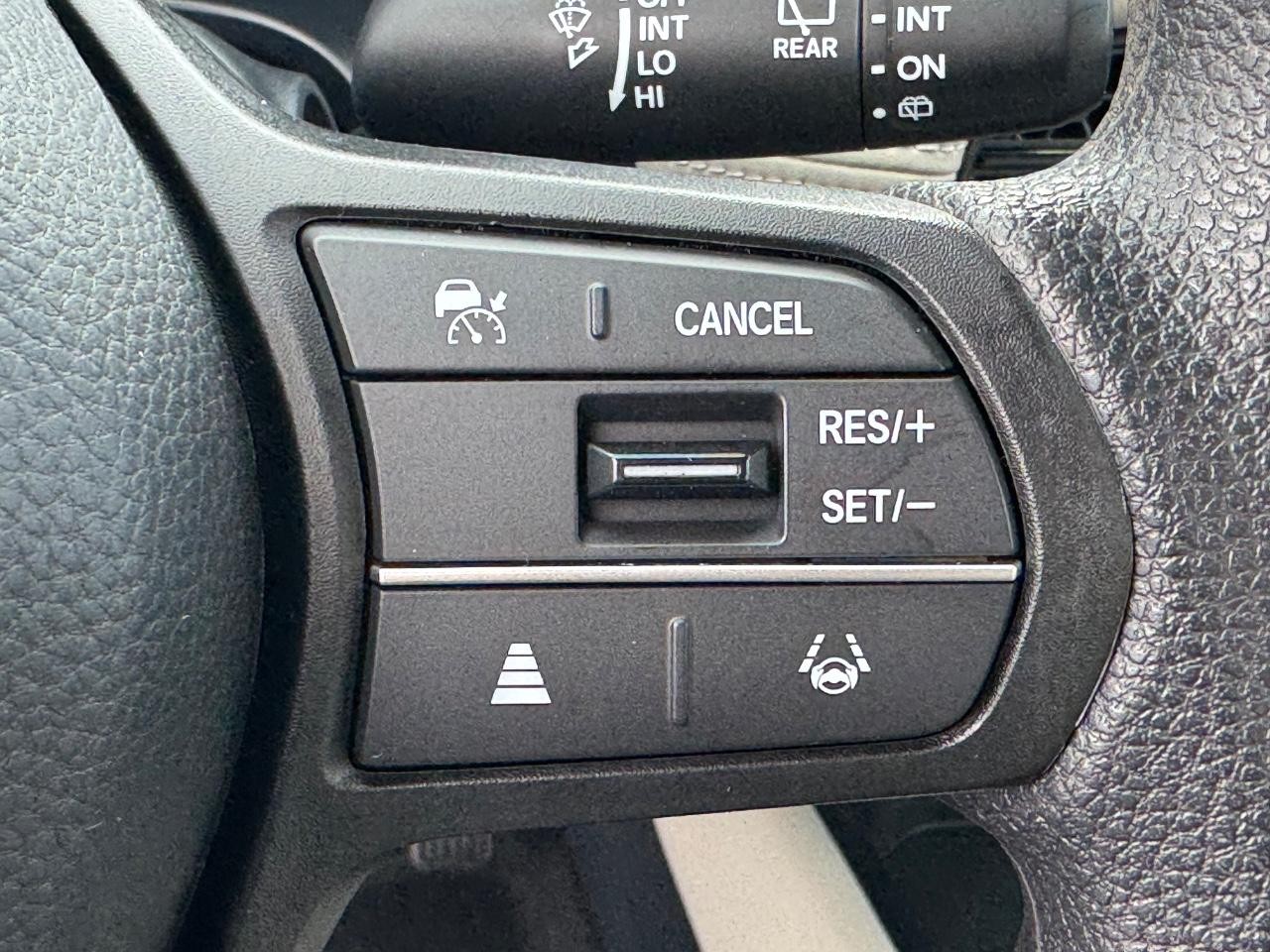 Honda HR-V Vehicle Full-screen Gallery Image 21