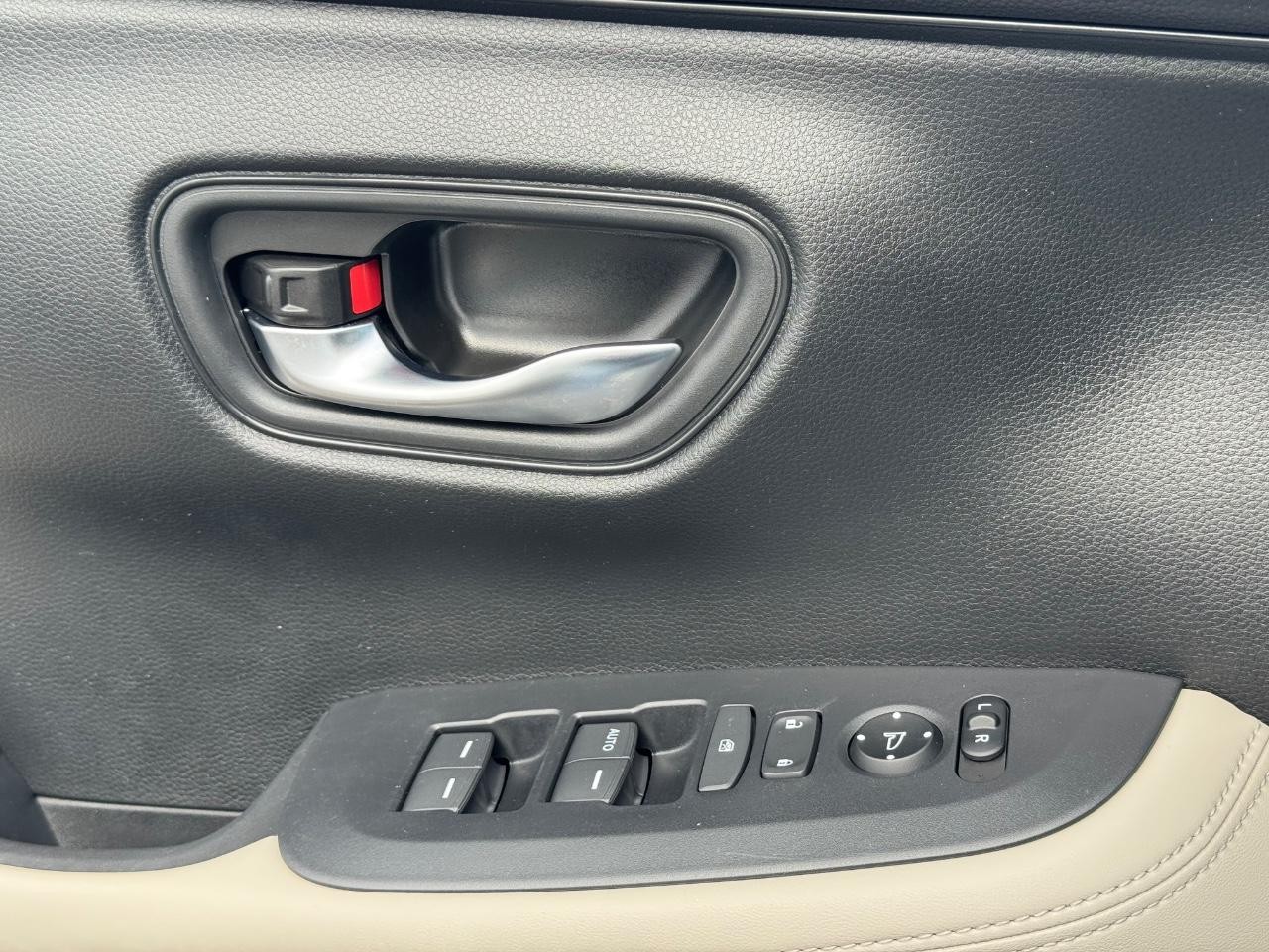 Honda HR-V Vehicle Full-screen Gallery Image 24