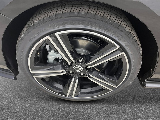 Honda Accord Hybrid Vehicle Full-screen Gallery Image 11