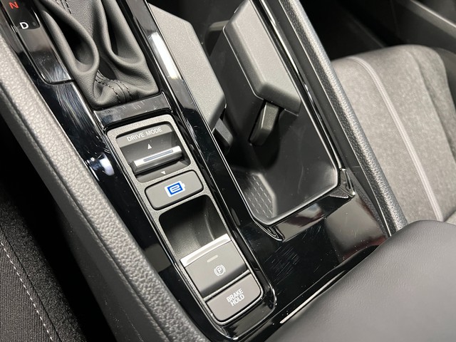 Honda Accord Hybrid Vehicle Full-screen Gallery Image 16