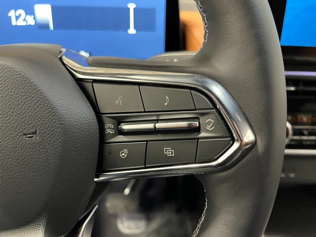 Honda Prologue Vehicle Full-screen Gallery Image 19