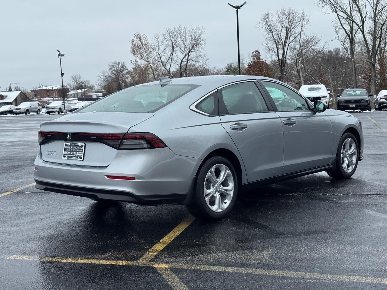 Honda Accord Sedan Vehicle Full-screen Gallery Image 03