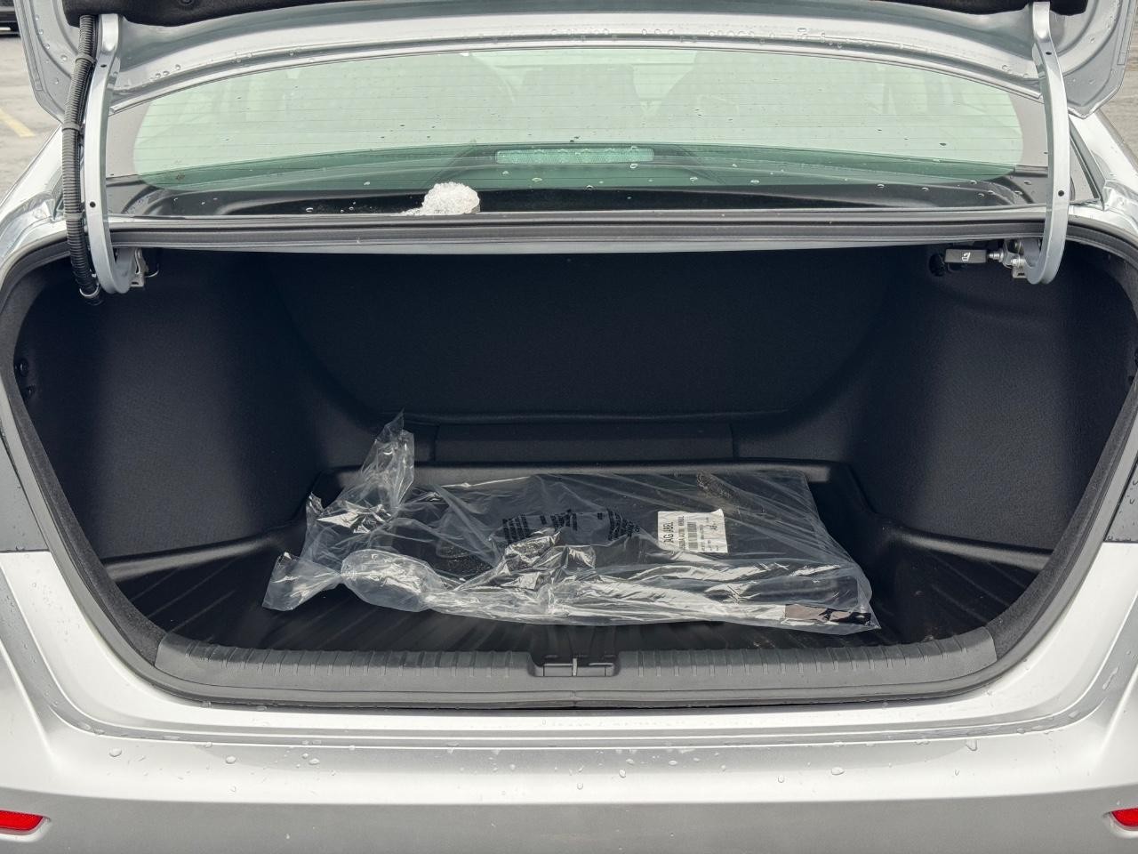 Honda Accord Sedan Vehicle Full-screen Gallery Image 04