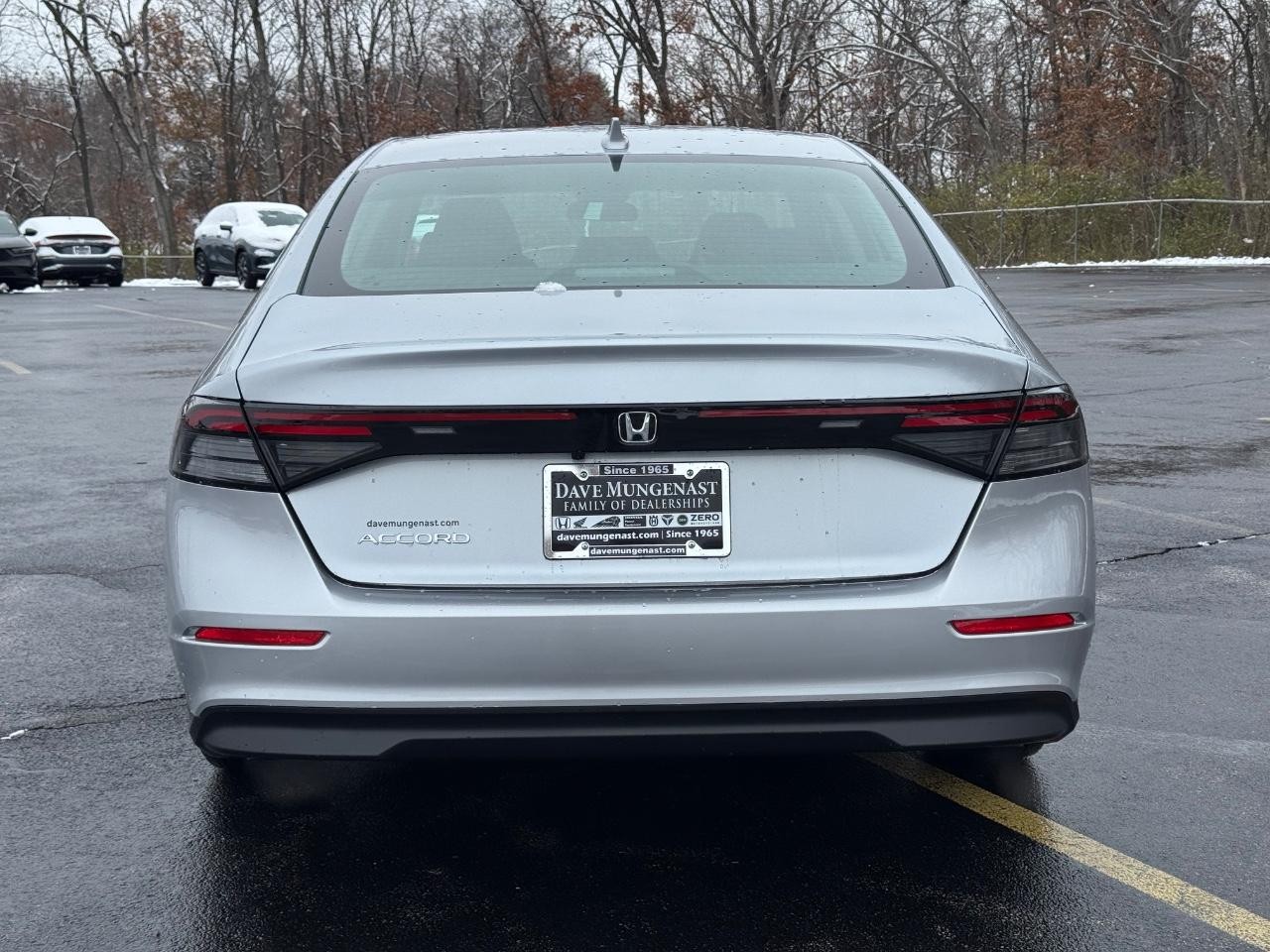 Honda Accord Sedan Vehicle Full-screen Gallery Image 05