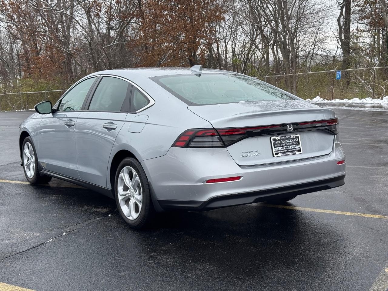 Honda Accord Sedan Vehicle Full-screen Gallery Image 06