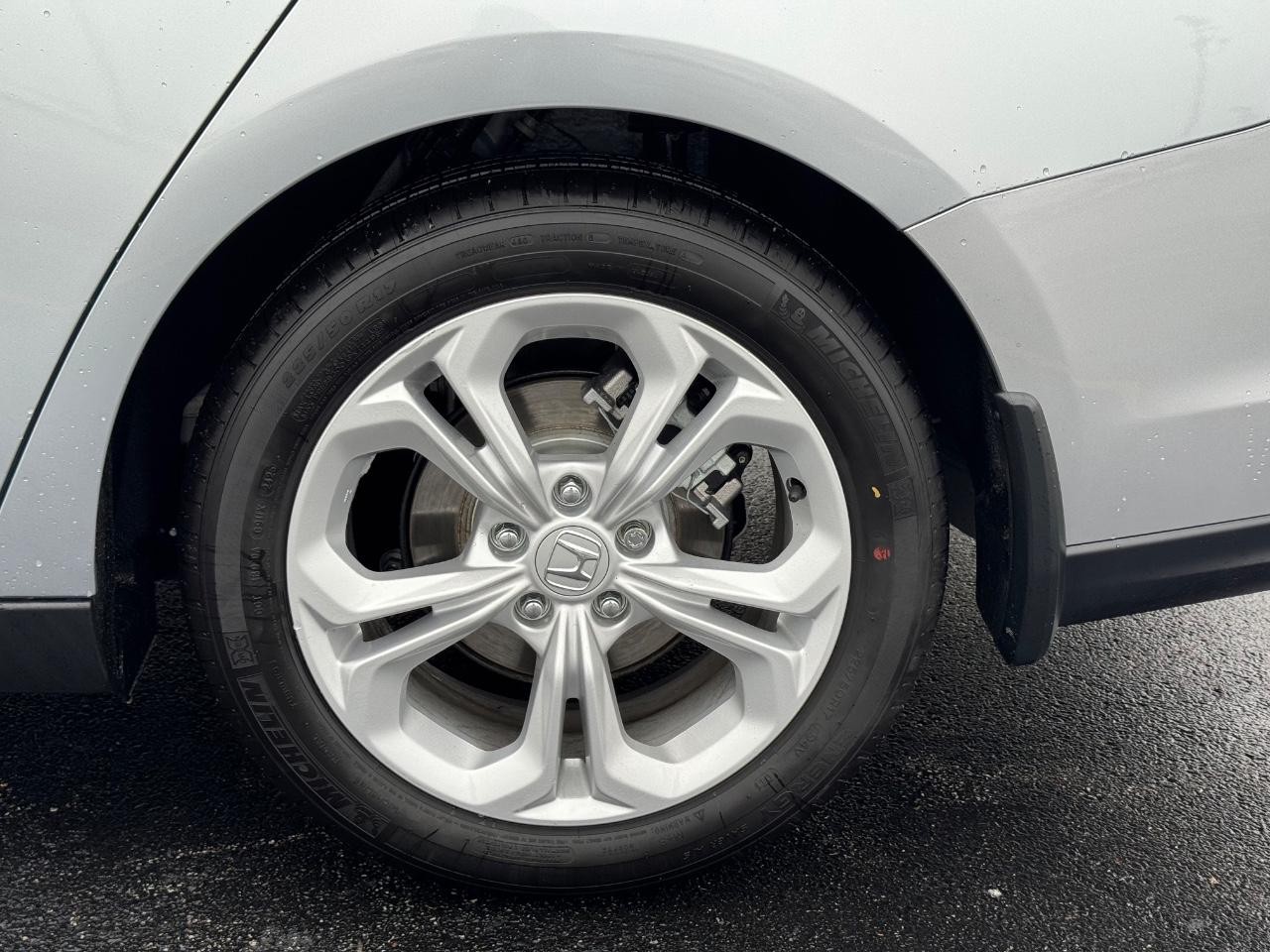 Honda Accord Sedan Vehicle Full-screen Gallery Image 07