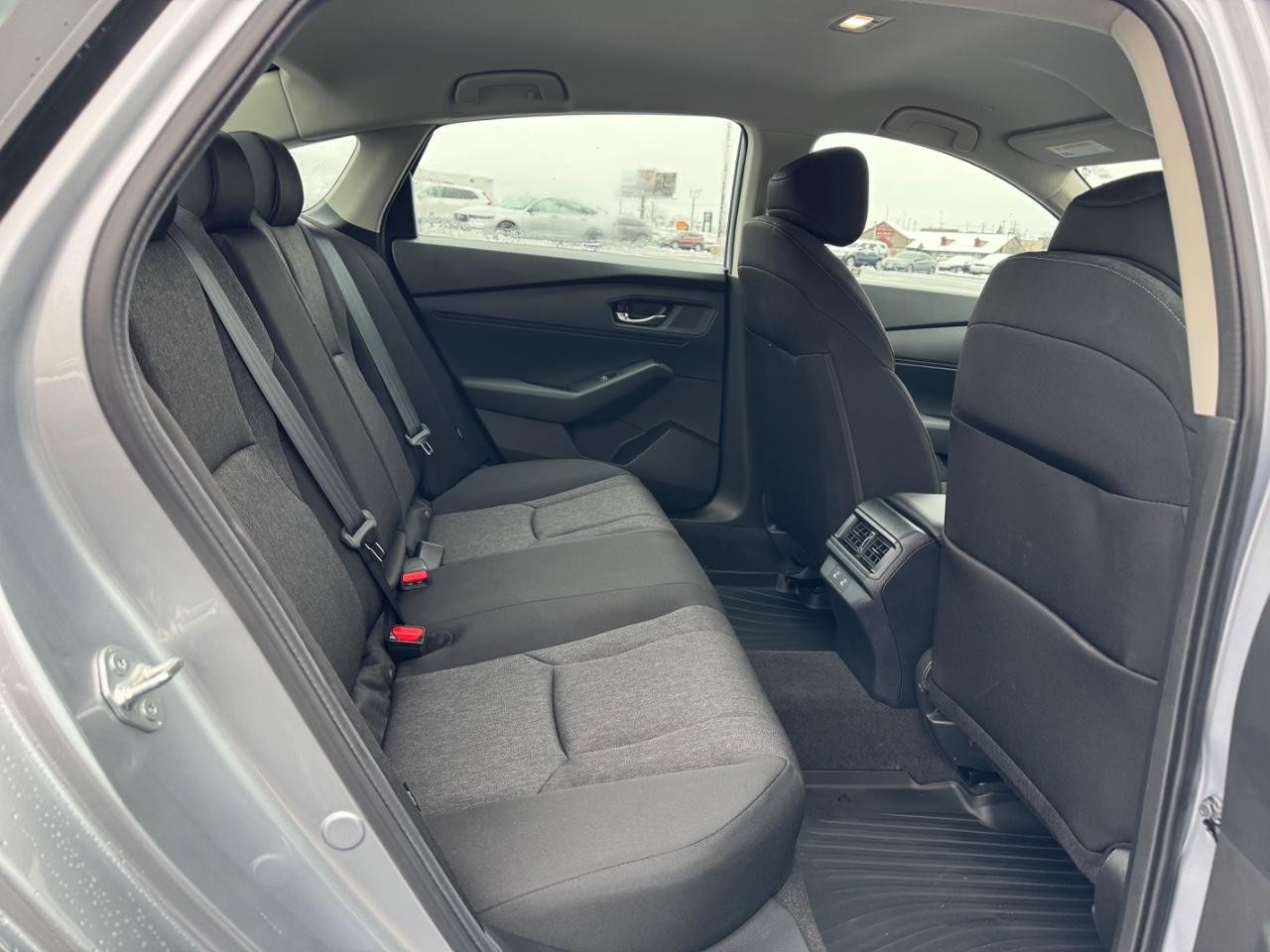 Honda Accord Sedan Vehicle Full-screen Gallery Image 10