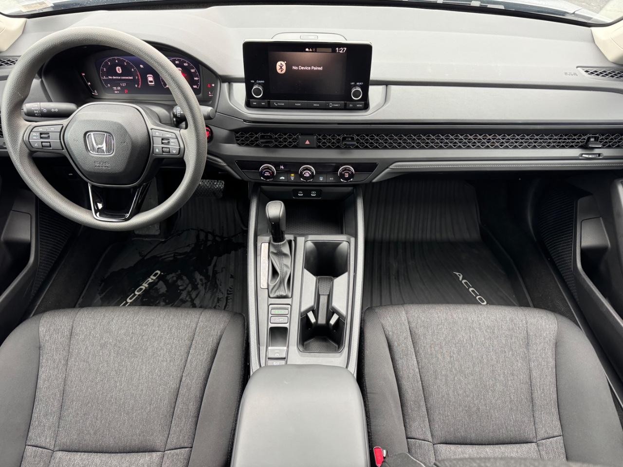 Honda Accord Sedan Vehicle Full-screen Gallery Image 11