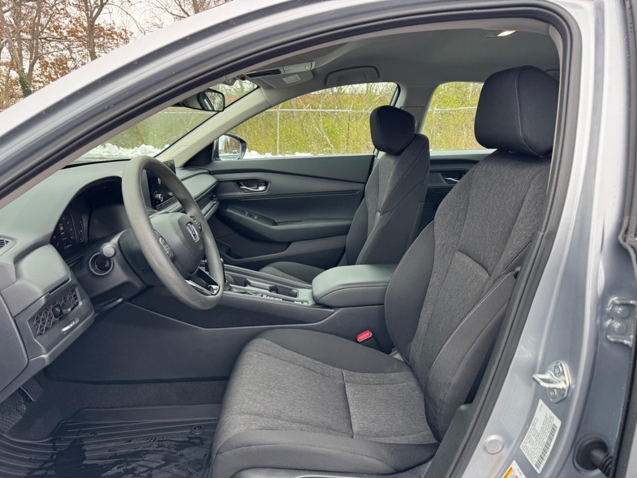 Honda Accord Sedan Vehicle Full-screen Gallery Image 18