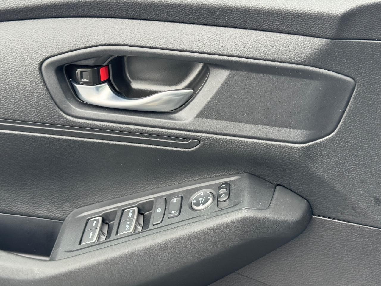 Honda Accord Sedan Vehicle Full-screen Gallery Image 23