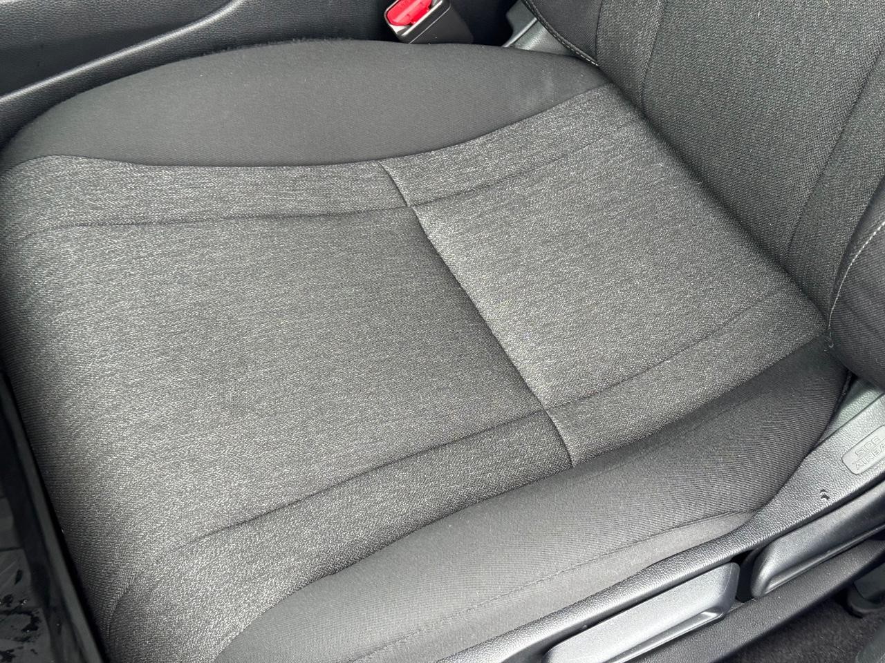 Honda Accord Sedan Vehicle Full-screen Gallery Image 24