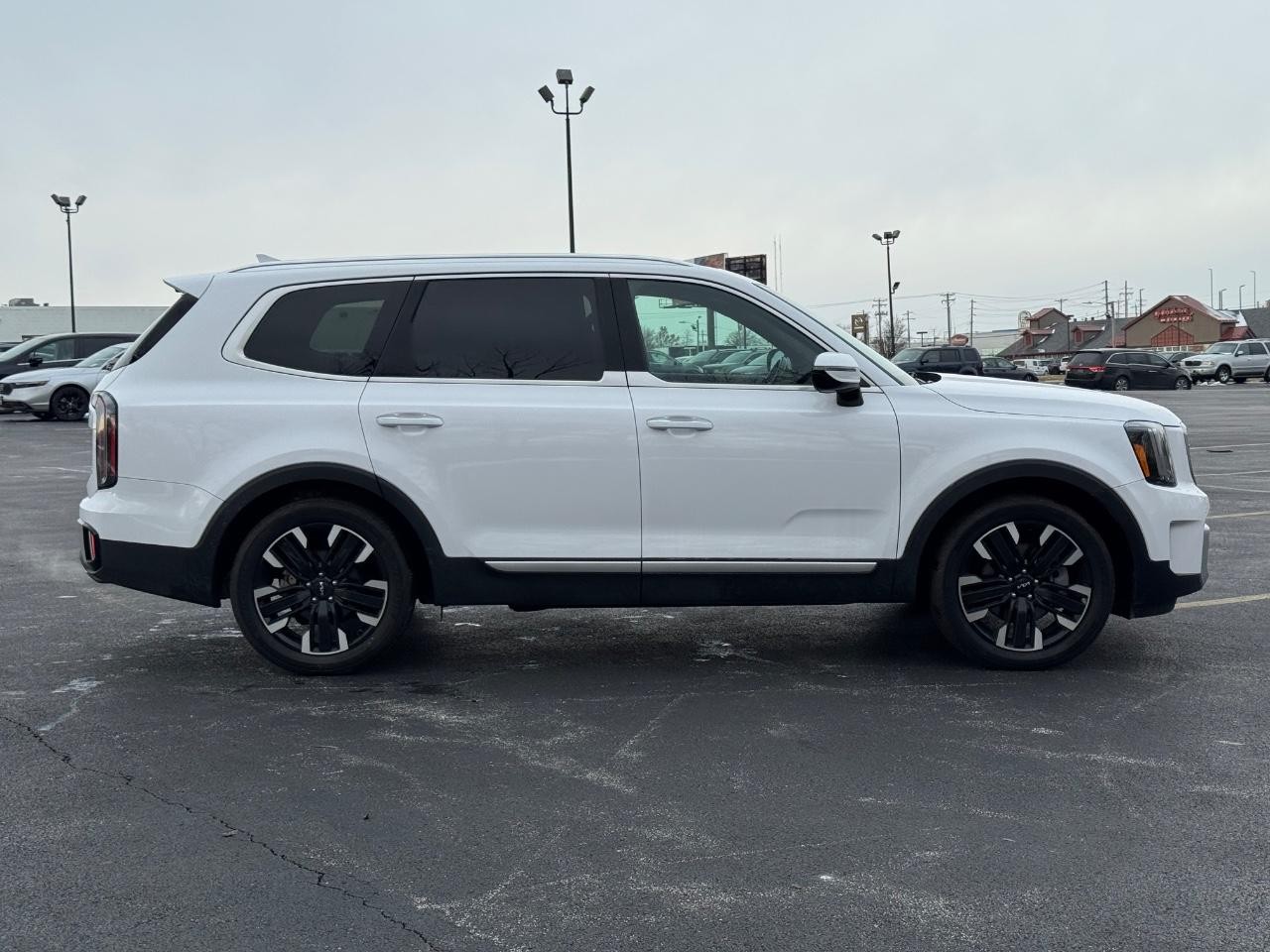 Kia Telluride Vehicle Full-screen Gallery Image 02