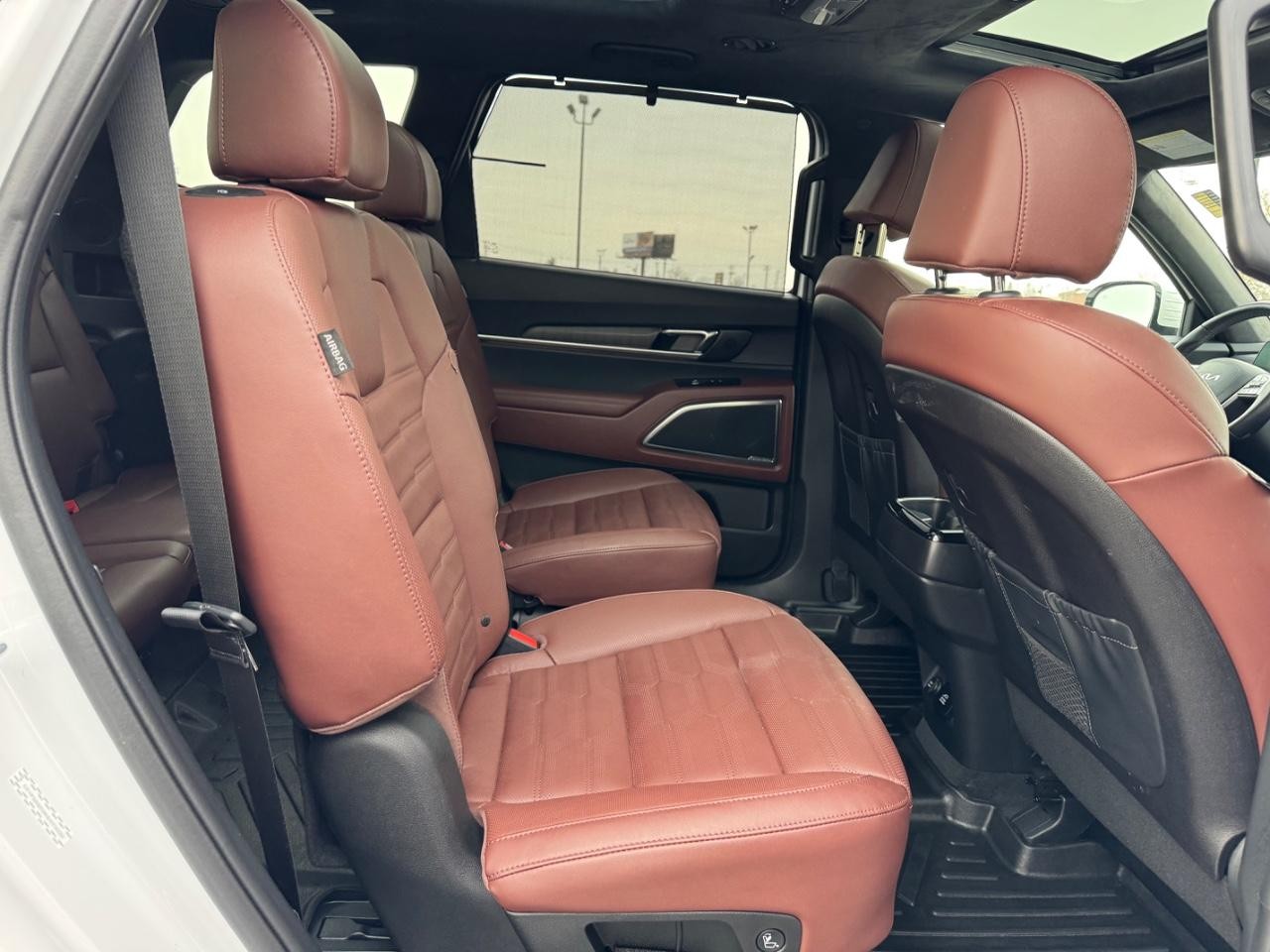 Kia Telluride Vehicle Full-screen Gallery Image 10